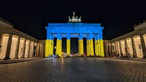Brandenburger Tor in ukrainischen Nationalfarben
